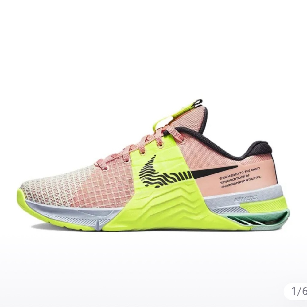 Nike Metcon 8 - Arctic Orange Volt - size 7.5